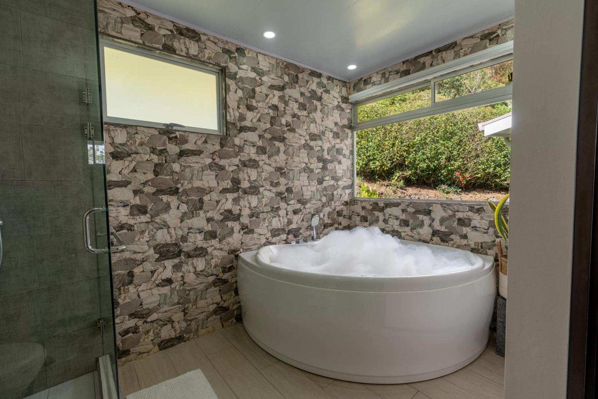 House Of Turri Views Terrace & Jacuzzi Habitación en casa particular